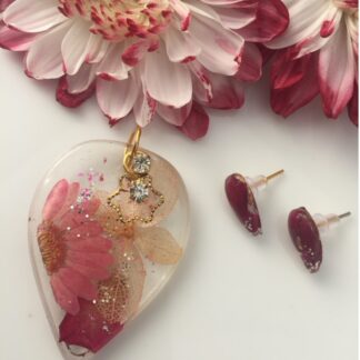 Real dried flower pendant closeup
